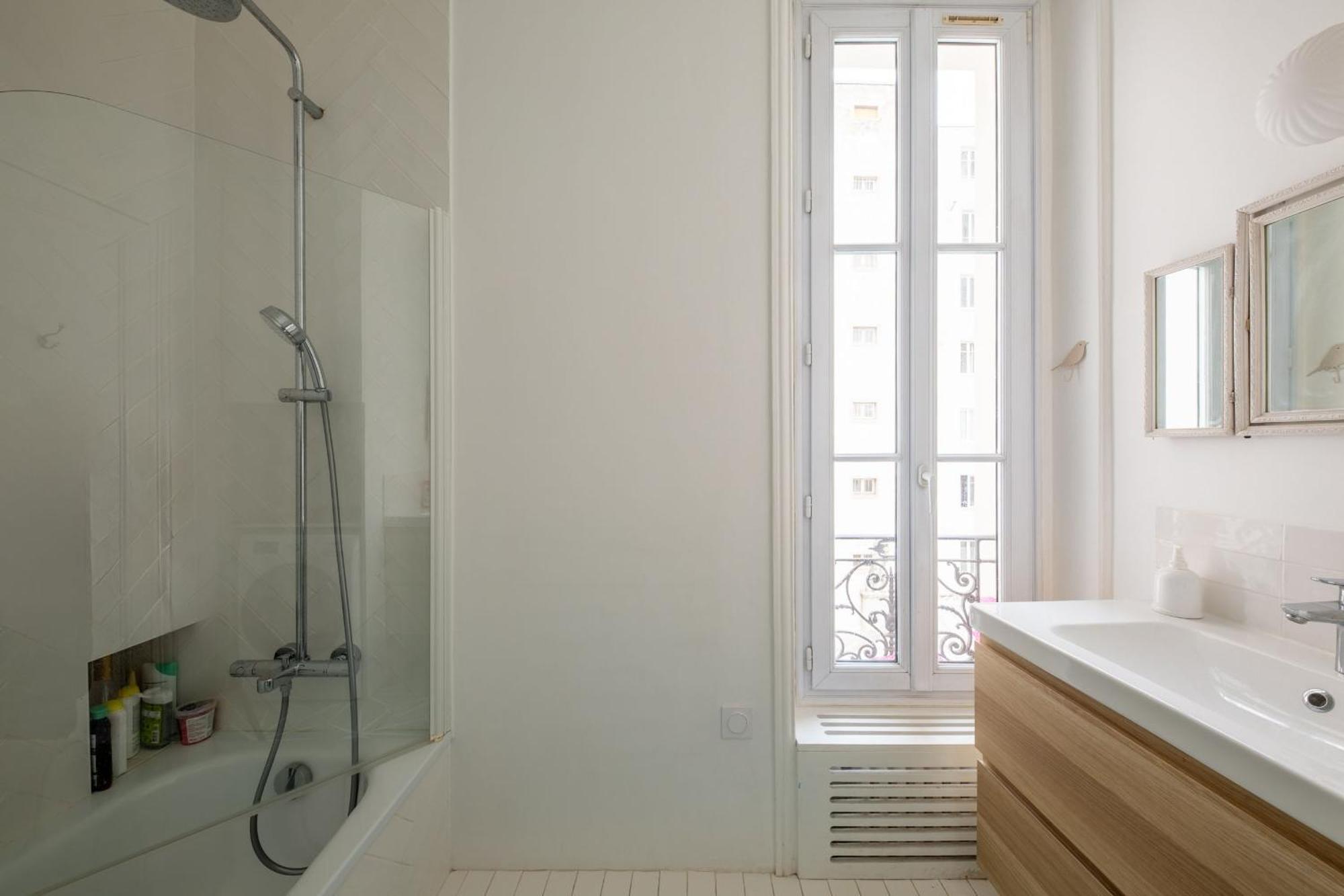 Beautiful 3-bedroom Near Seine River, 16, By Easyflat Paris